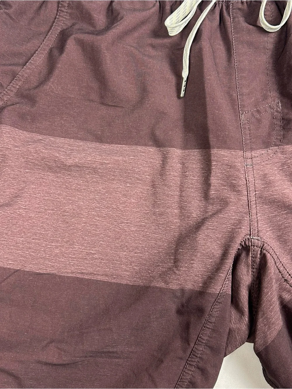 Vuori Banks Hybrid Athletic Shorts Colorblock Burgundy / Brown Men's Size Medium